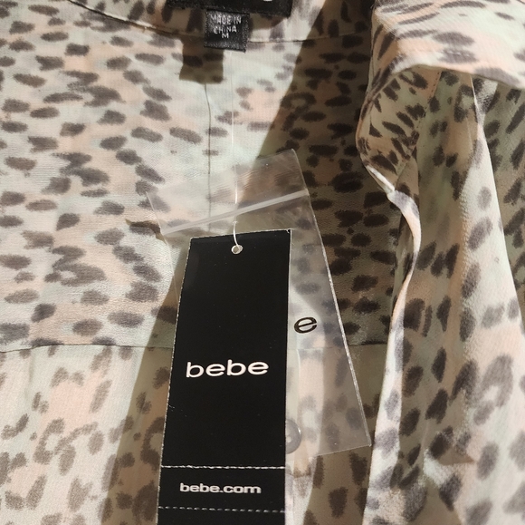 NWT Bebe Women's  Animal Print Wrap Roll Tab Sleeves Chiffon Cropped Top - Picture 11 of 13